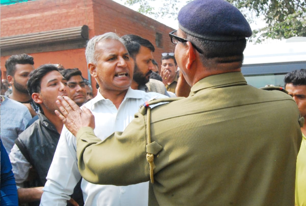 Class IV student killed his fellow student inside a school in Deoria of uttar pradesh