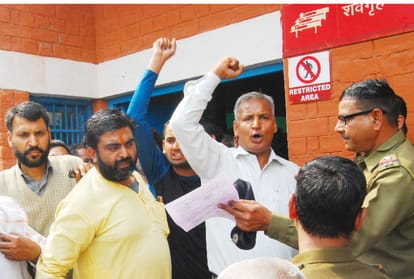 property dealer was shot dead family members blocked bk chowk in faridabad
