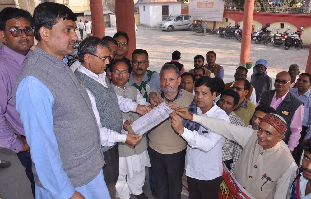 iti workers protested