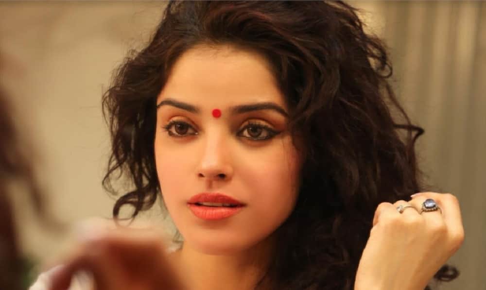 Know 5 interesting things about your partner which make you blush anytime
