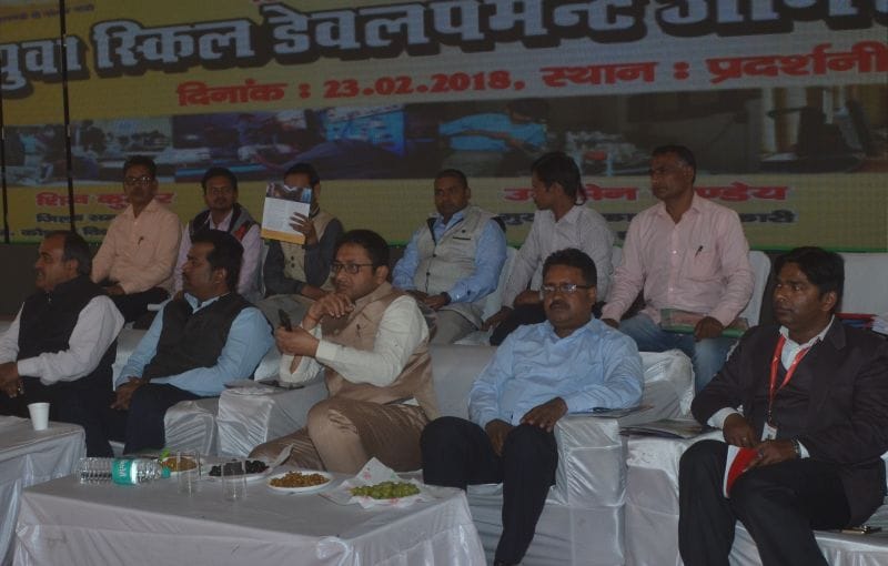 प्रfशक्षण पाकर स्वरोजगार अपनाएं युवा: डीएम