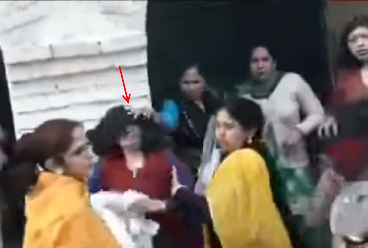 parents of school kid in delhi reaches school and beaten women teacher torn their clothes
