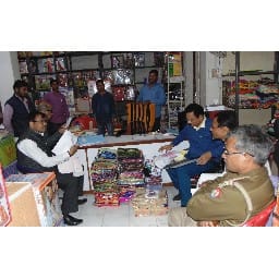 तीन बड़े कपड़ा व्यवसाईयों के यहां जीएसटी टीम ने की छापेमारी