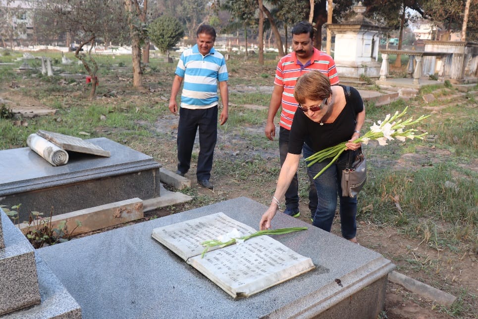 Jenifer reached Campeerganj from England