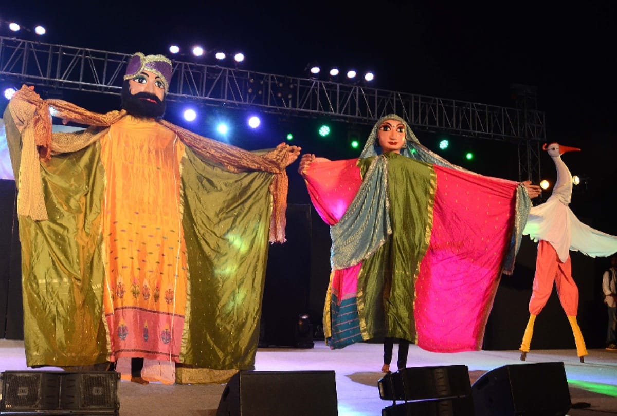 when kejriwal and rahul shares stage manish sisodia laugh out loud at youth festival