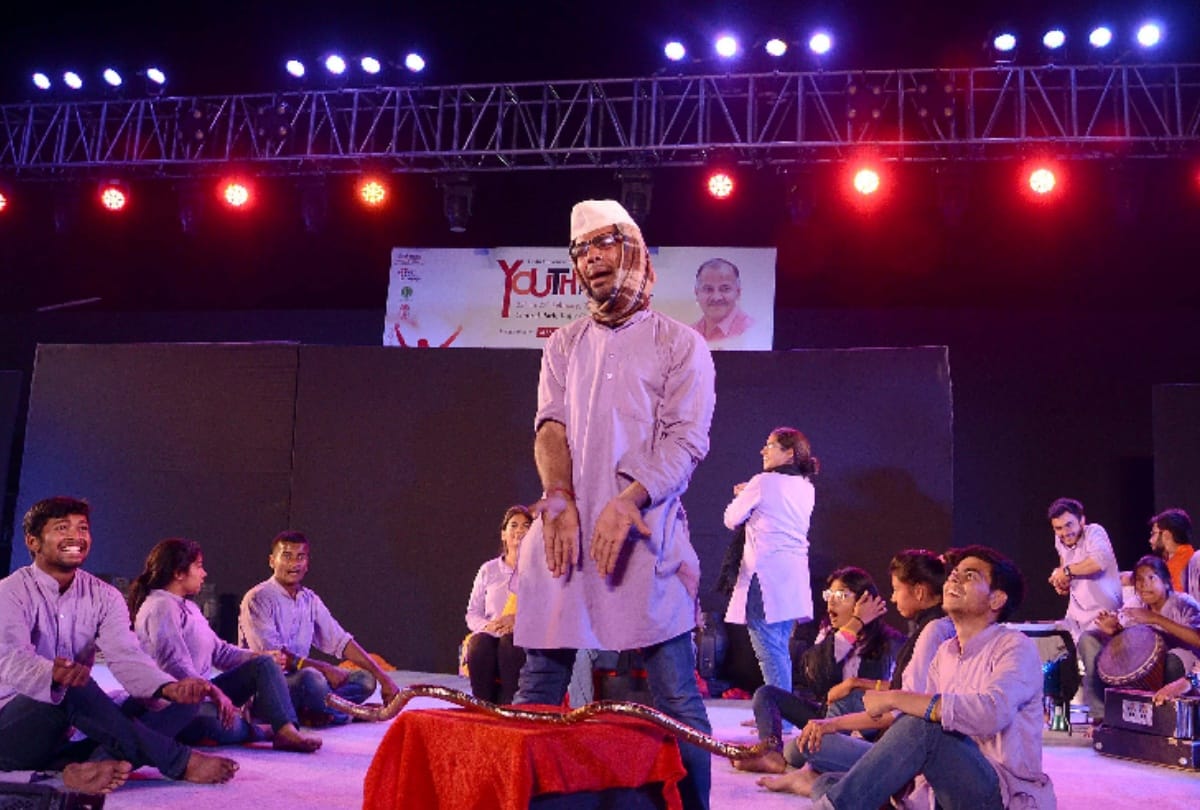 when kejriwal and rahul shares stage manish sisodia laugh out loud at youth festival
