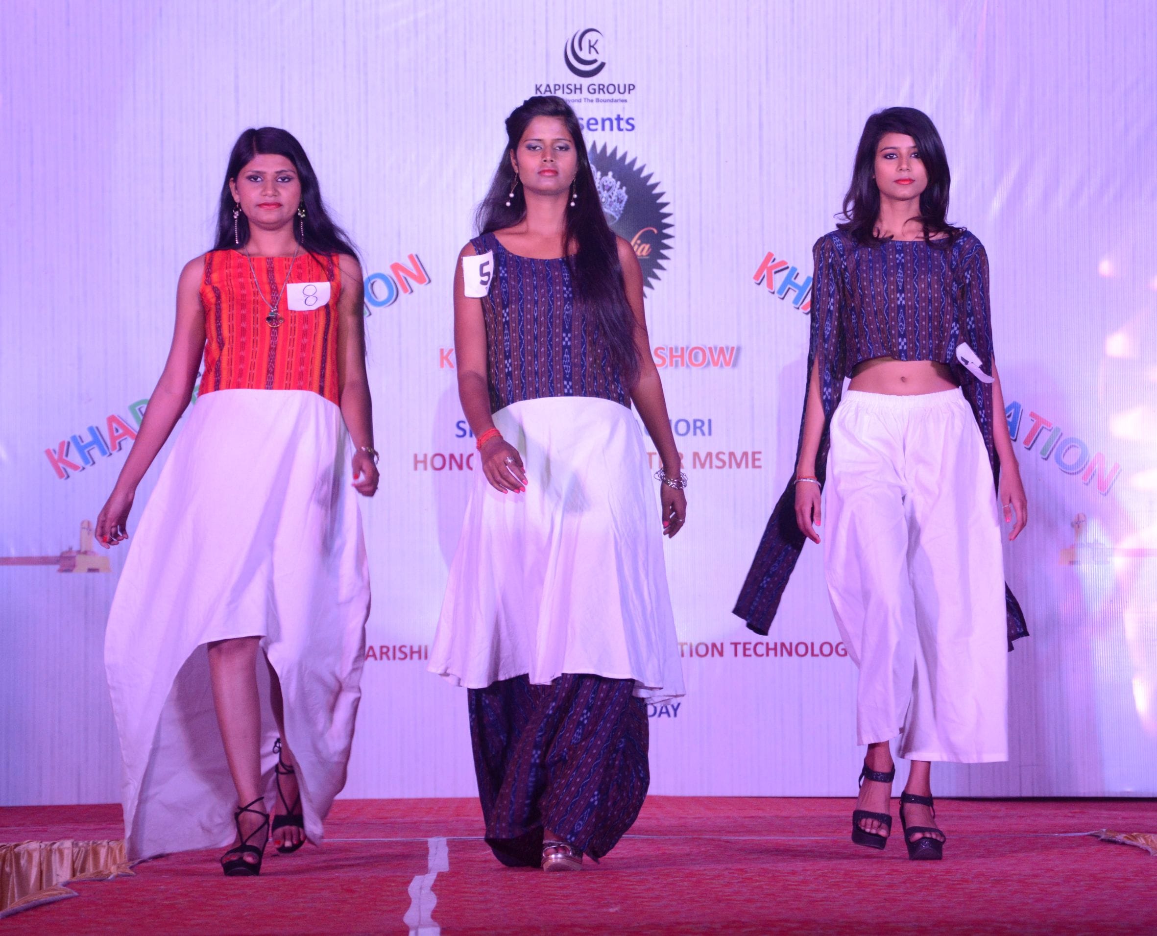 khadi fashion show in maharshi university lucknow