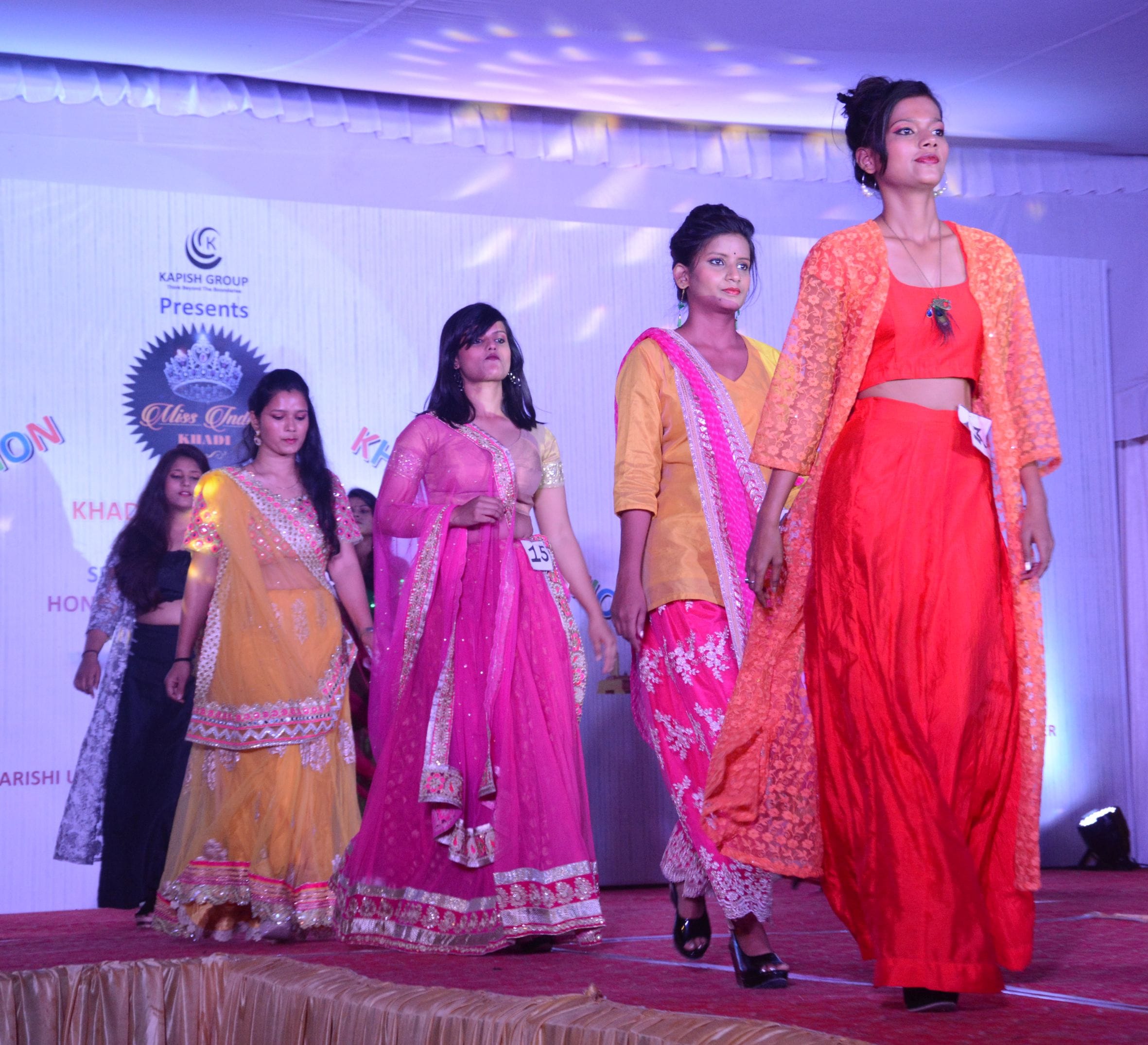 khadi fashion show in maharshi university lucknow