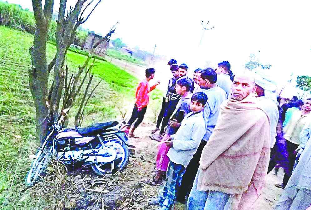 Uncontrolled bike collides with tree, death of one