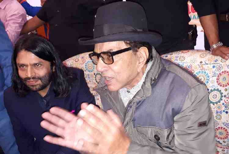 bollywood actor dharmendra garam dharam restaurant in murthal of sonipat