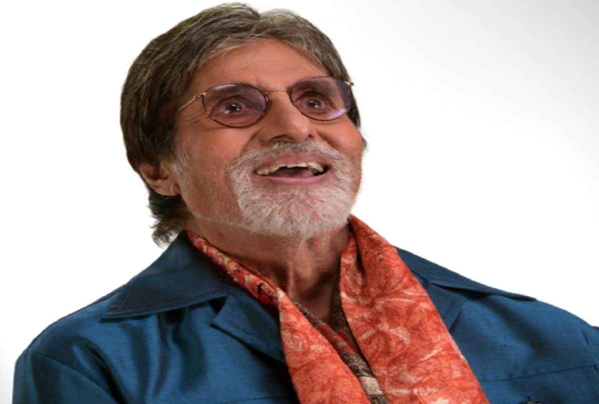 Watch Amitabh Bachchan Recording Rap Song Badumba For Film 102 Not Out