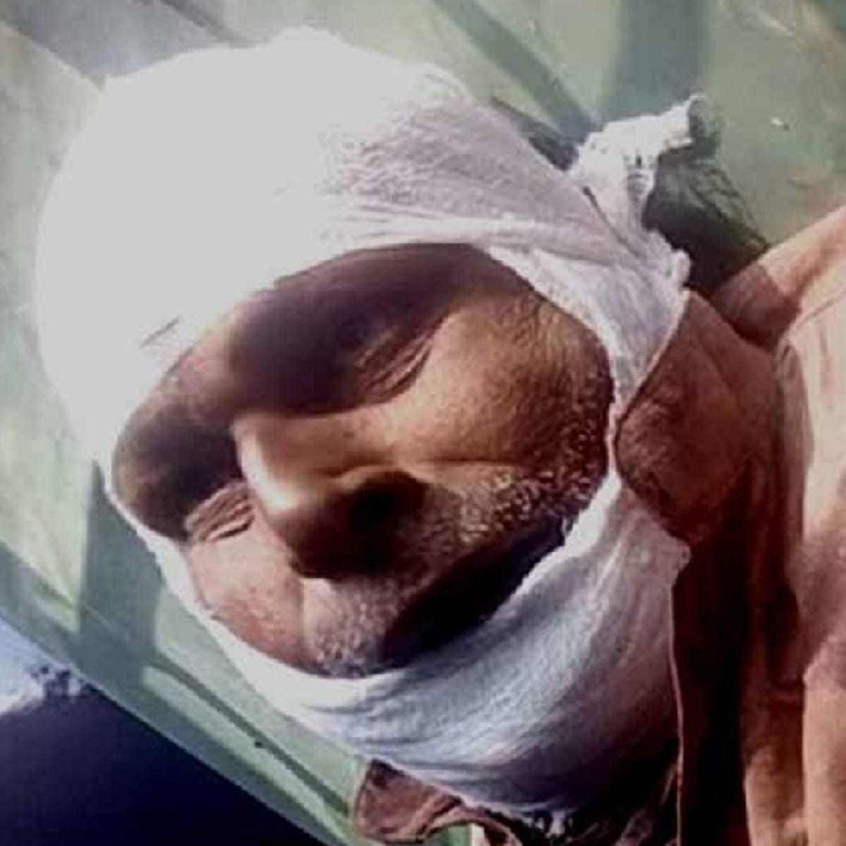 Uttar Pradesh Basti district young man killed his father Then try to join throat by Fevicol