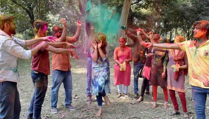 Not be able to stop yourself to play holi after seeing these pictures 