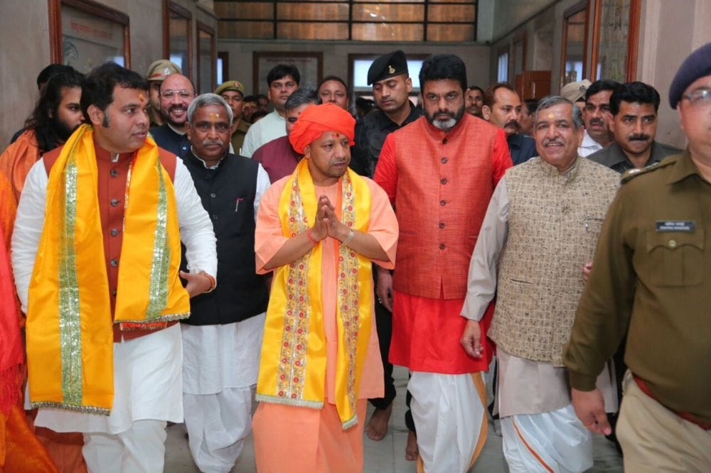 mathura yogi adityanath meet shankaracharya 