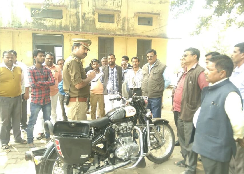 नगर निगम के कर्मचारियों ने सपा पार्षद को पीटा