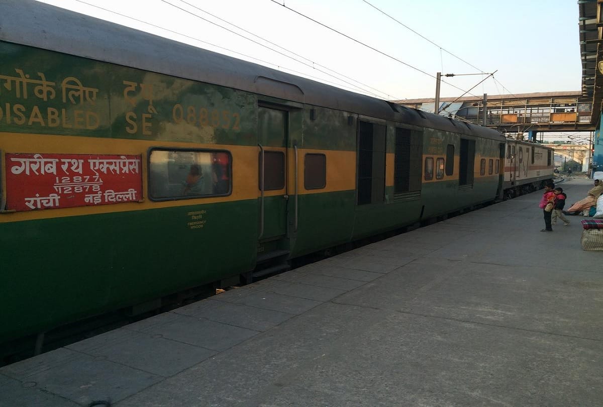 Women will get reservation first in Garib Rath Express train