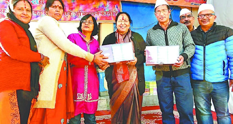 कान्हा जिद न करो मेरी अंखियन में पड़त गुलाल...