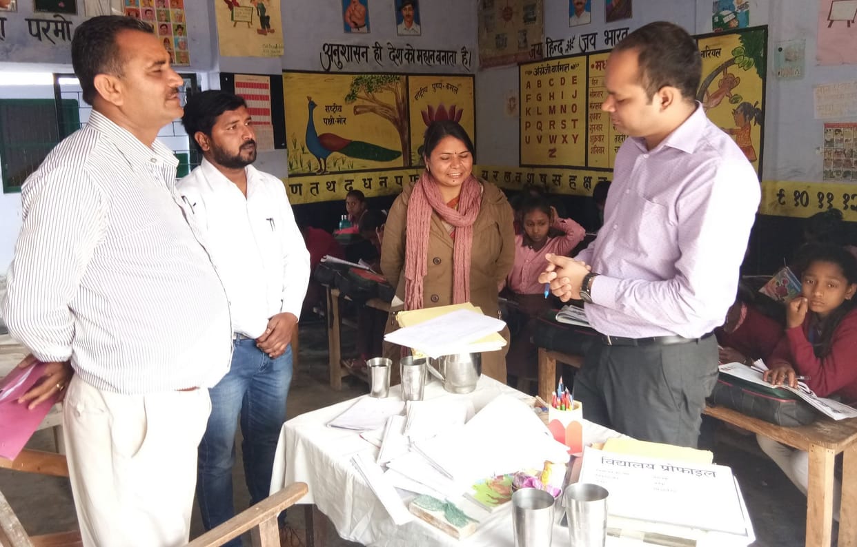 केंद्रीय टीम ने परिषदीय स्कूलों की जांच की