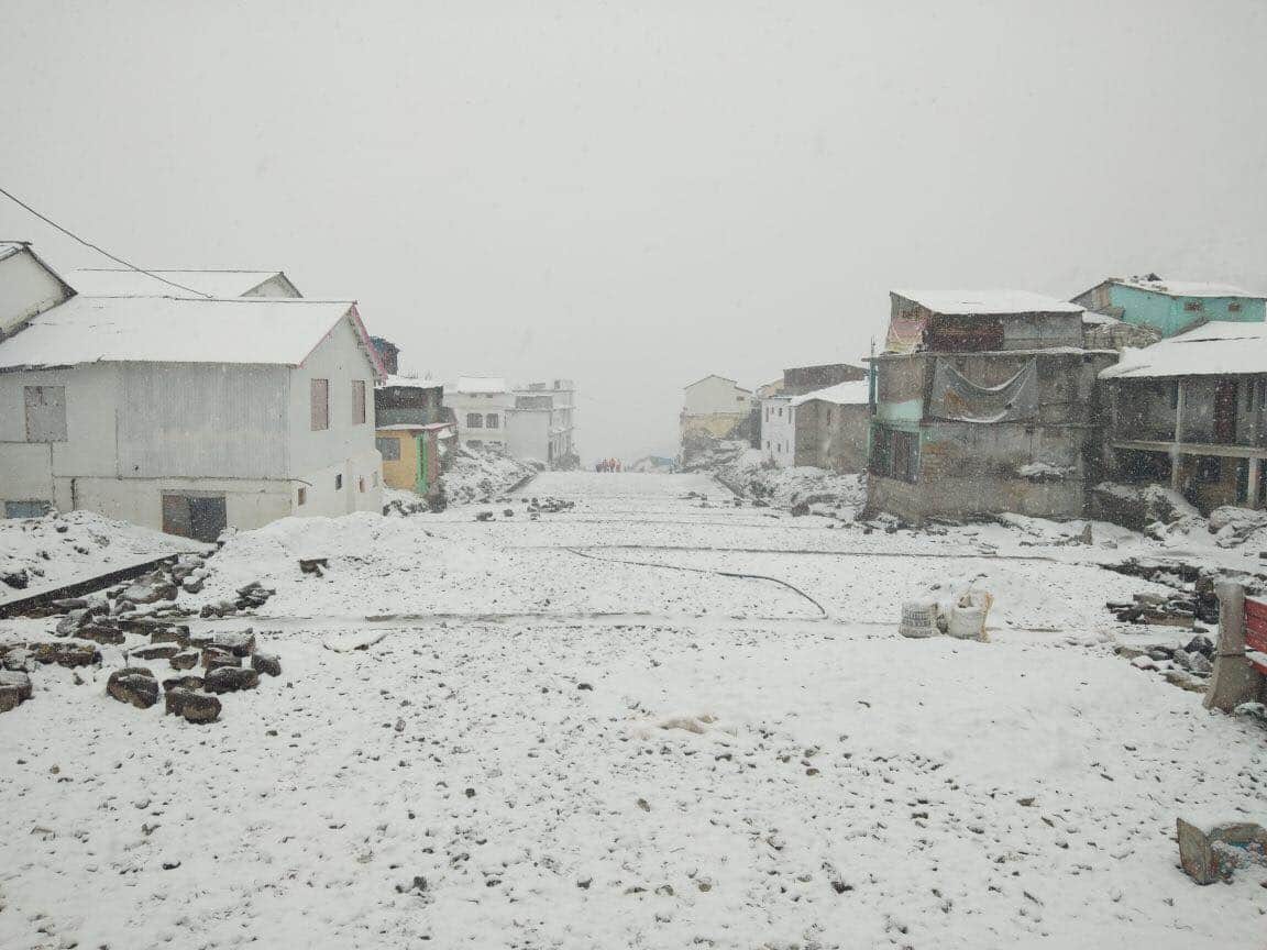 beautiful snowfall in uttarakhand