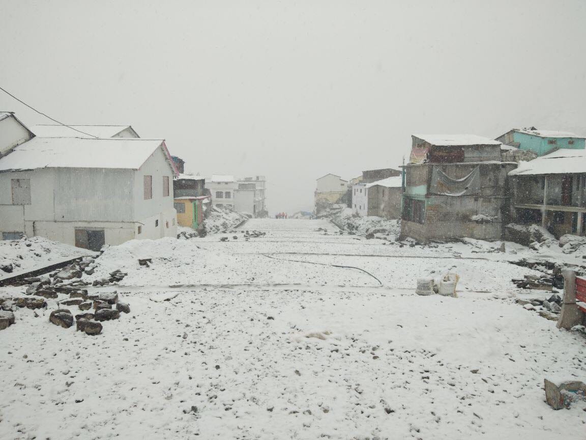 beautiful snowfall in uttarakhand