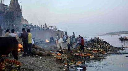 Four hundred quintal ash and coal flown in ganga daily 