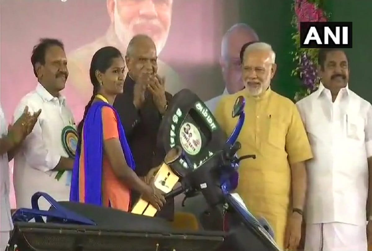 PM Modi received by Governor Banwarilal, CM E Palanisamy, Dy CM O Panneerselvam in tamil nadu 