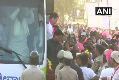 Karnataka: Congress President Rahul Gandhi holds roadshow in Vijayapura CM Siddaramaiah also present
