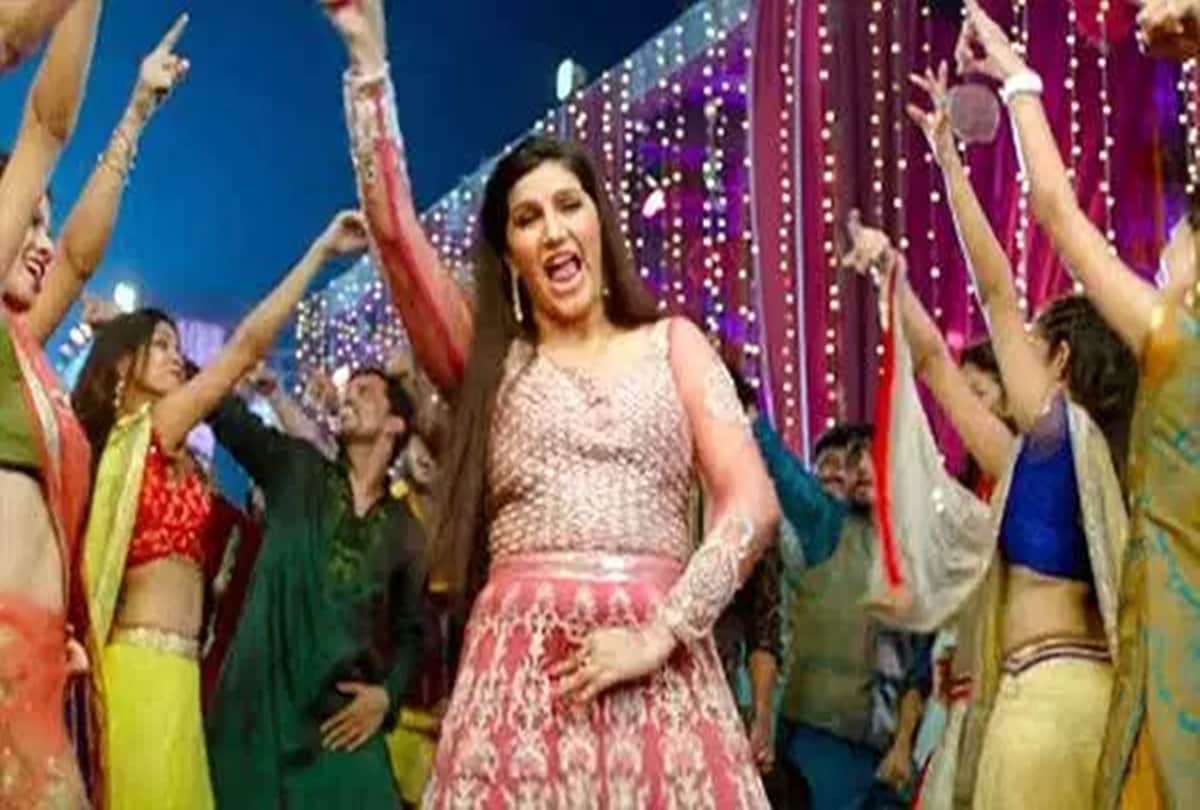 5 times when sapna choudhary run from mid of the performance