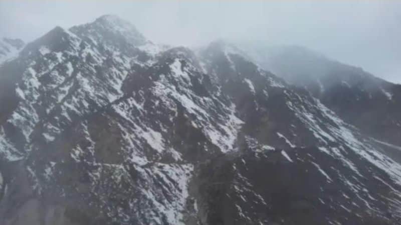 beautiful snowfall in uttarakhand