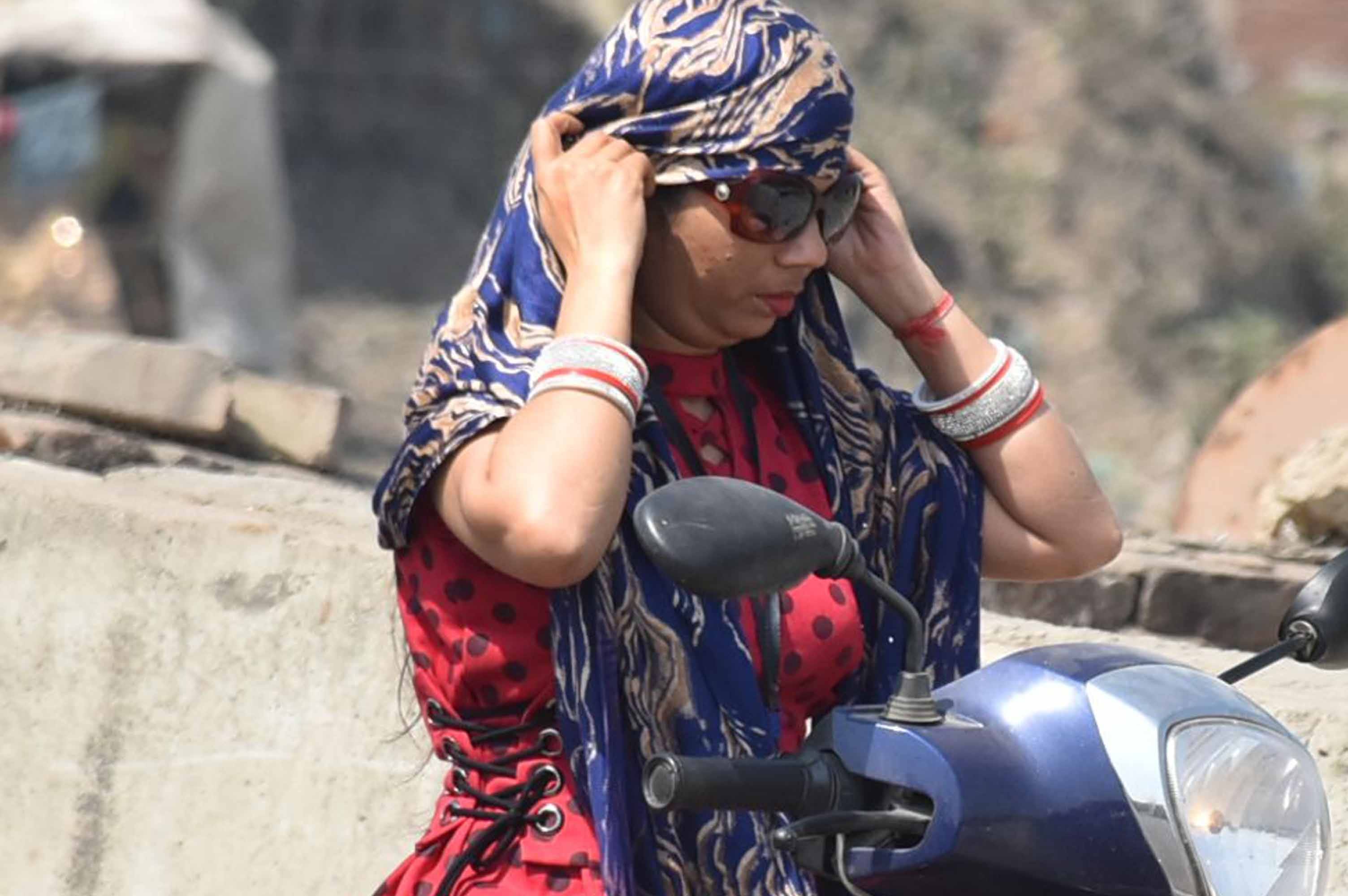Temperature in month of February is 33 degrees Celsius