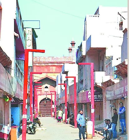 agra south door of taj mahal has been closed