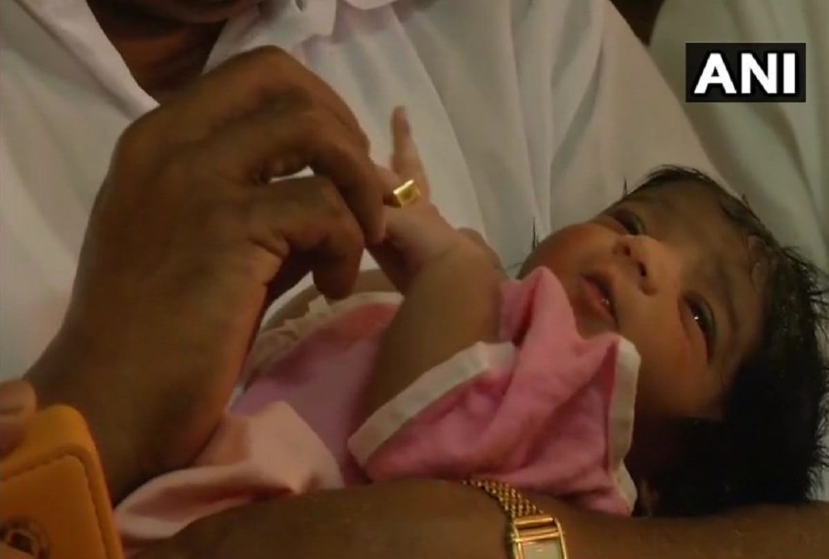 Tamil Nadu Minister gave gold rings to 7 babies born today to mark birth anniversary of former CM
