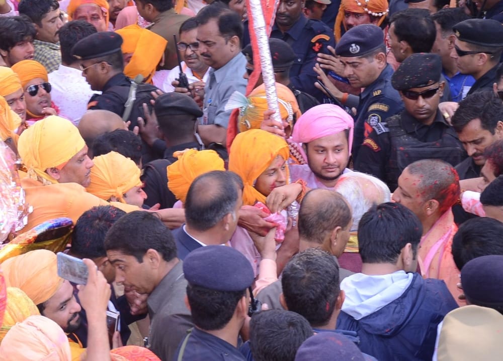 UP CM Yogi Adityanath enjoyed holi in barsana mathura
