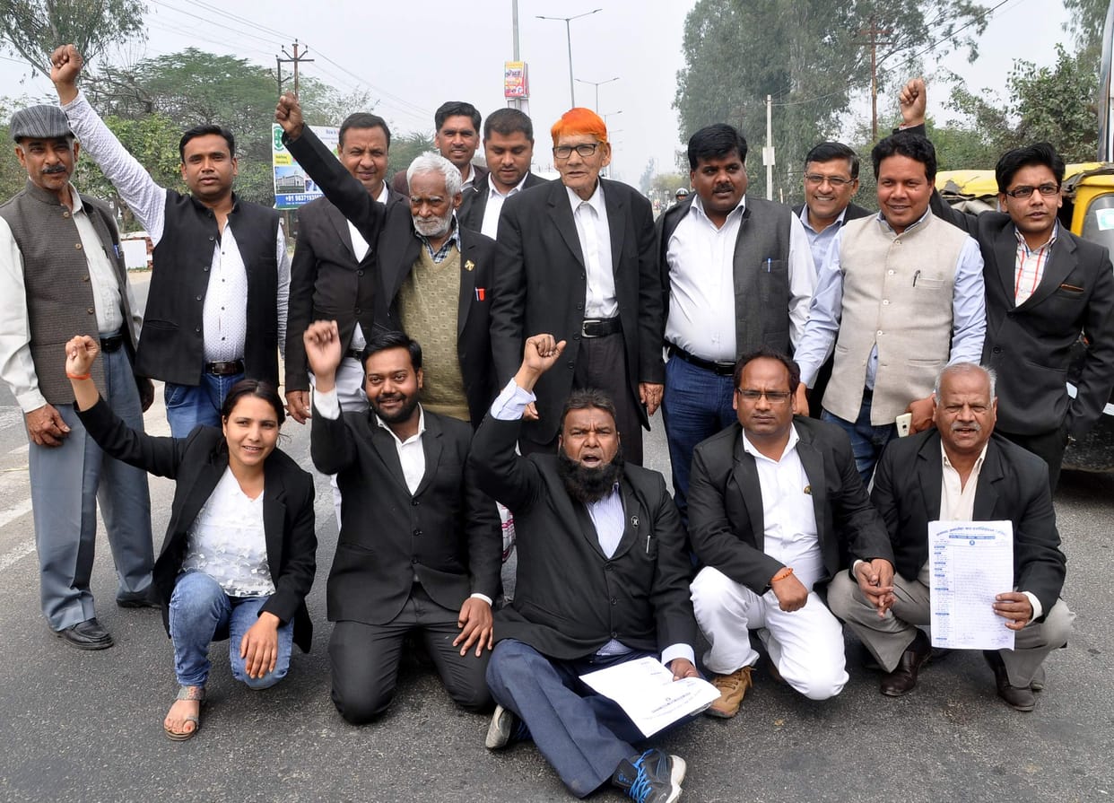 advocate jam amroha joya road for demand of highcourt bench