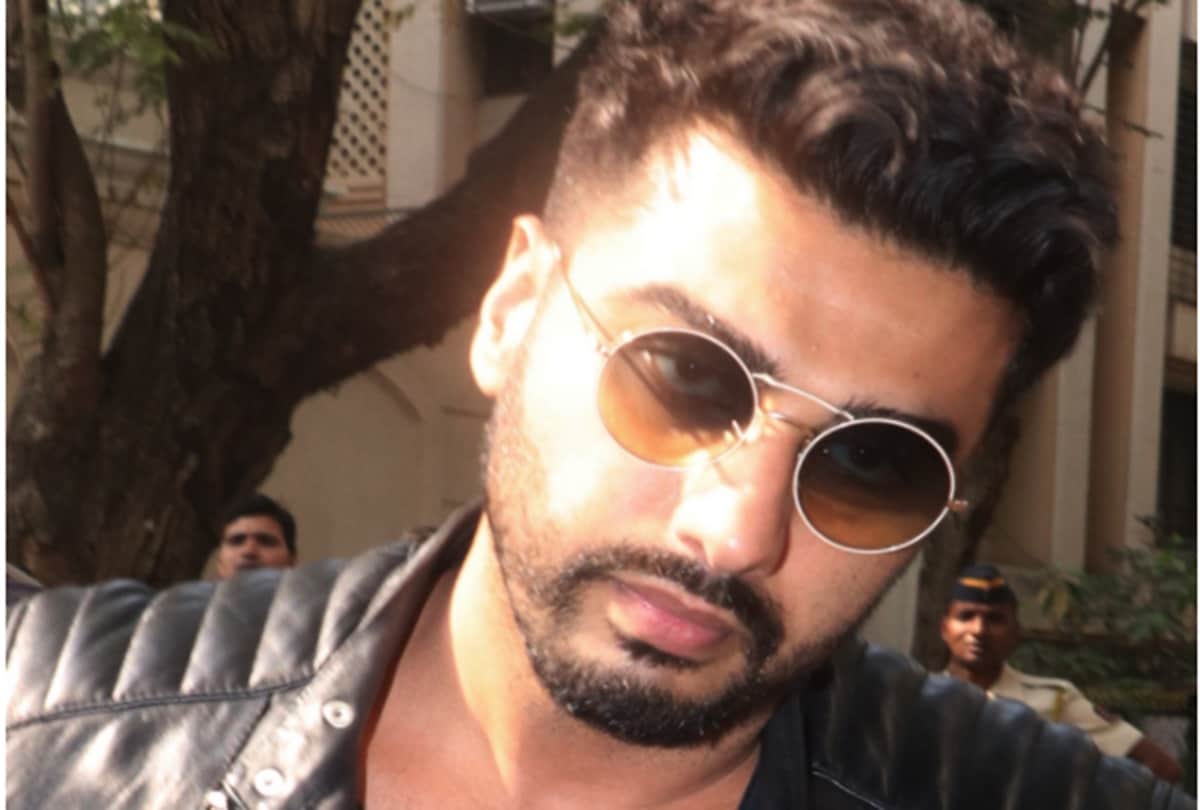Arjun Kapoor Heads to Dubai and give statement about their relationship