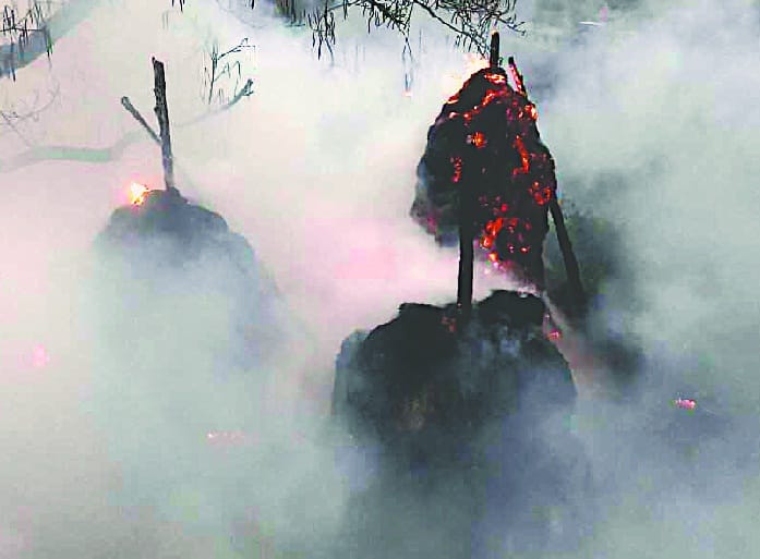 The devastating fire in Chavapatha village of Devalathal