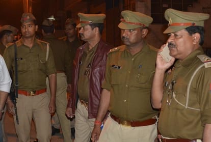 A man get looted at naka in lucknow.