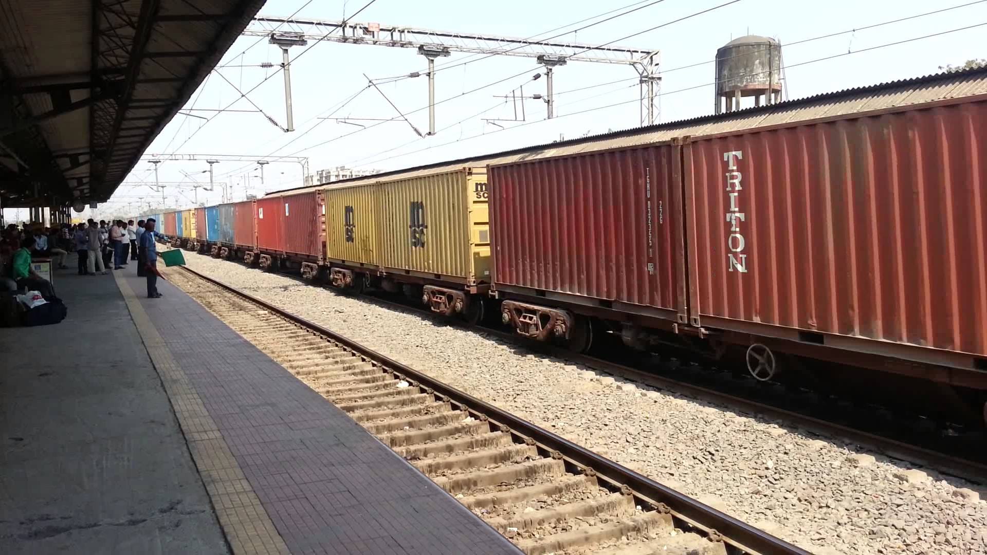 indian railway goods train driver stopped train on railway fatak