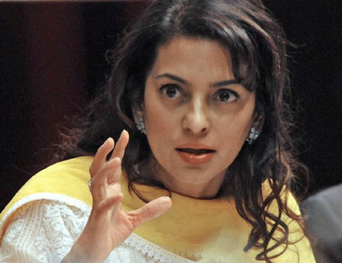 juhi chawla birthday special refused to kiss this superstar khan
