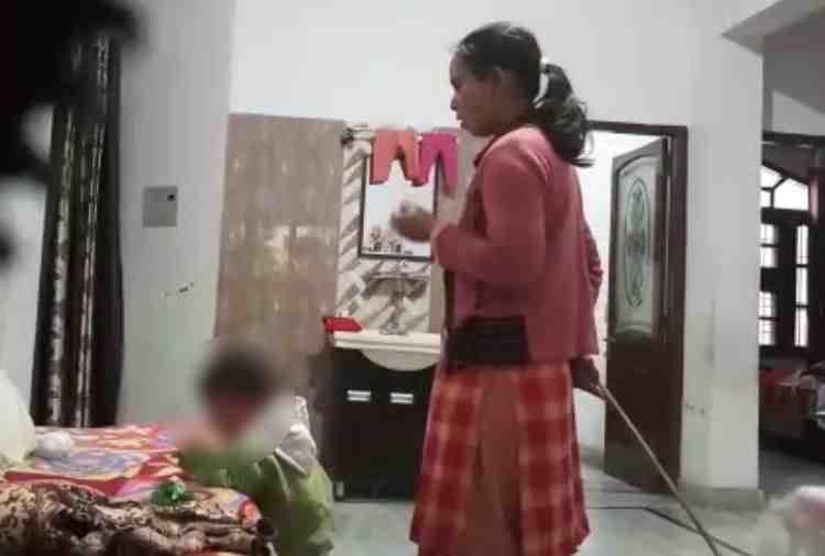 Video Viral, 17 Months Girl Child Beaten by Caretaker in Kapurthala of punjab