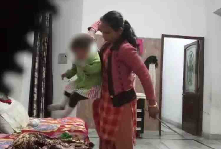 Video Viral, 17 Months Girl Child Beaten by Caretaker in Kapurthala of punjab