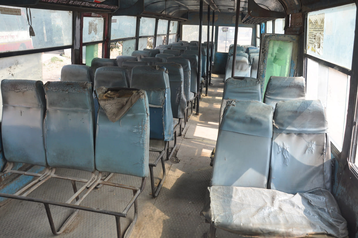 broken mirror, fastened seat is the roadway identification
