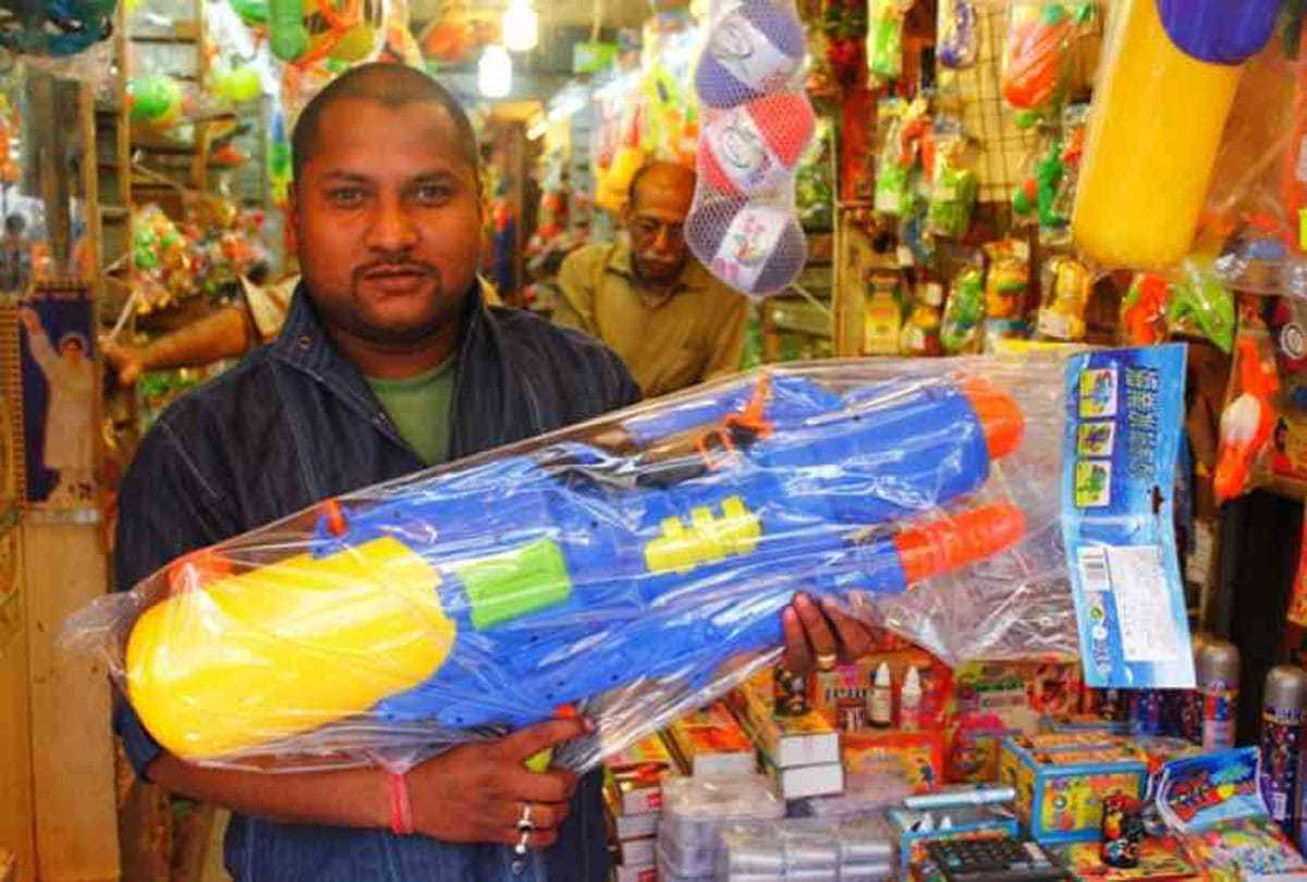 this city is famous for Holi Pichkari