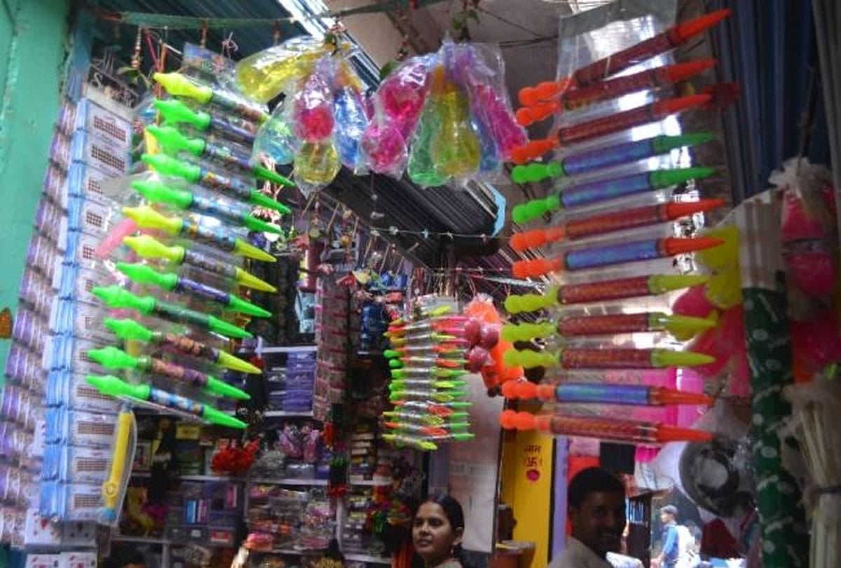 this city is famous for Holi Pichkari