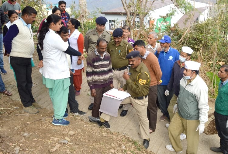 sirmour nahan newborn girl found in bushes