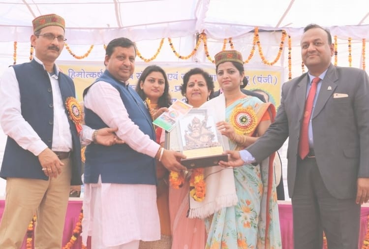 DC yunus khan and sp anjum ara get national integration award