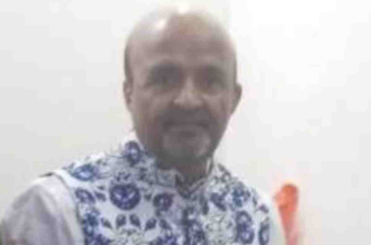 Lyricist sameer said that film city must in varanasi