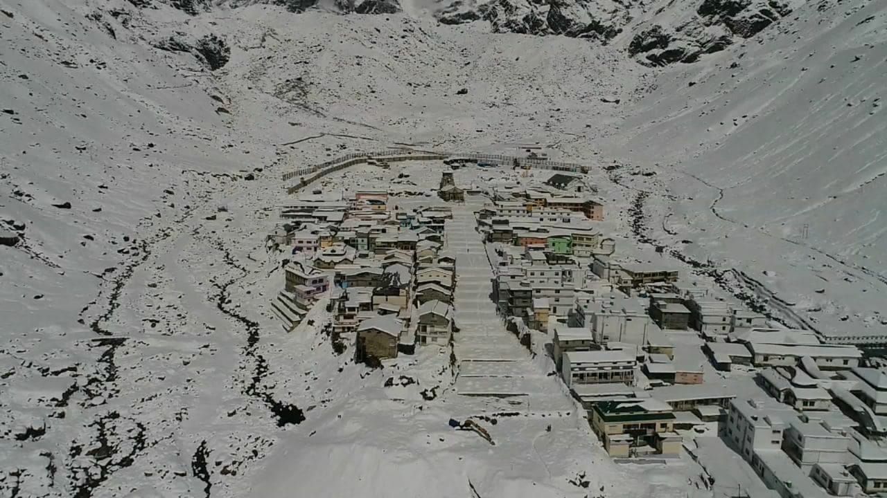 Heavy Snowfall in kedarnath and badrinath beautifull photos