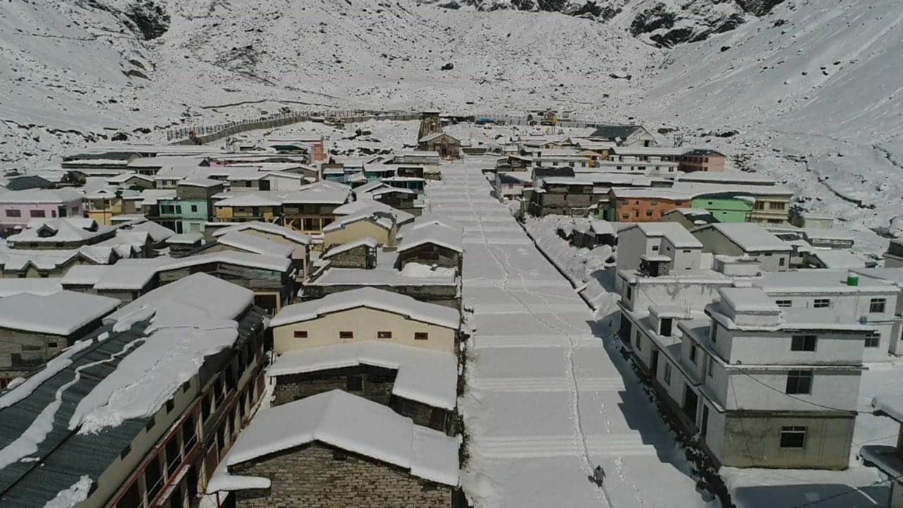 Heavy Snowfall in kedarnath and badrinath beautifull photos