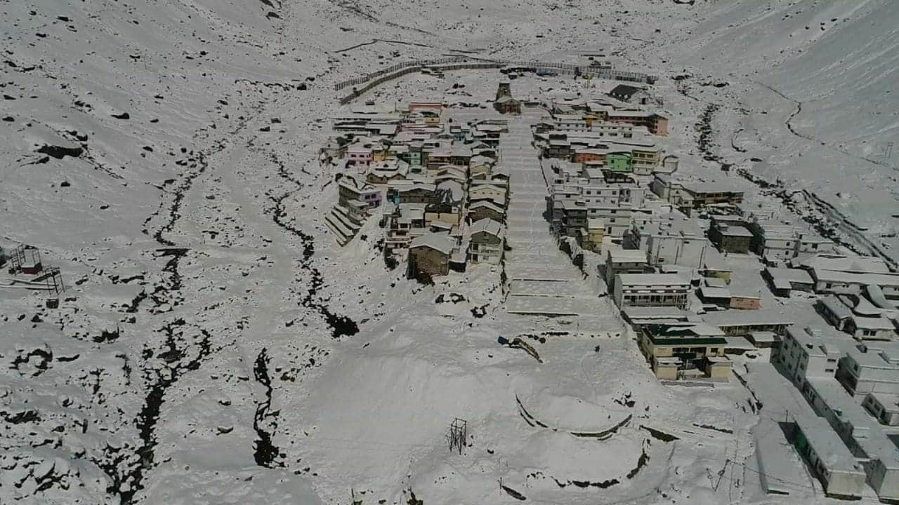 Heavy Snowfall in kedarnath and badrinath beautifull photos
